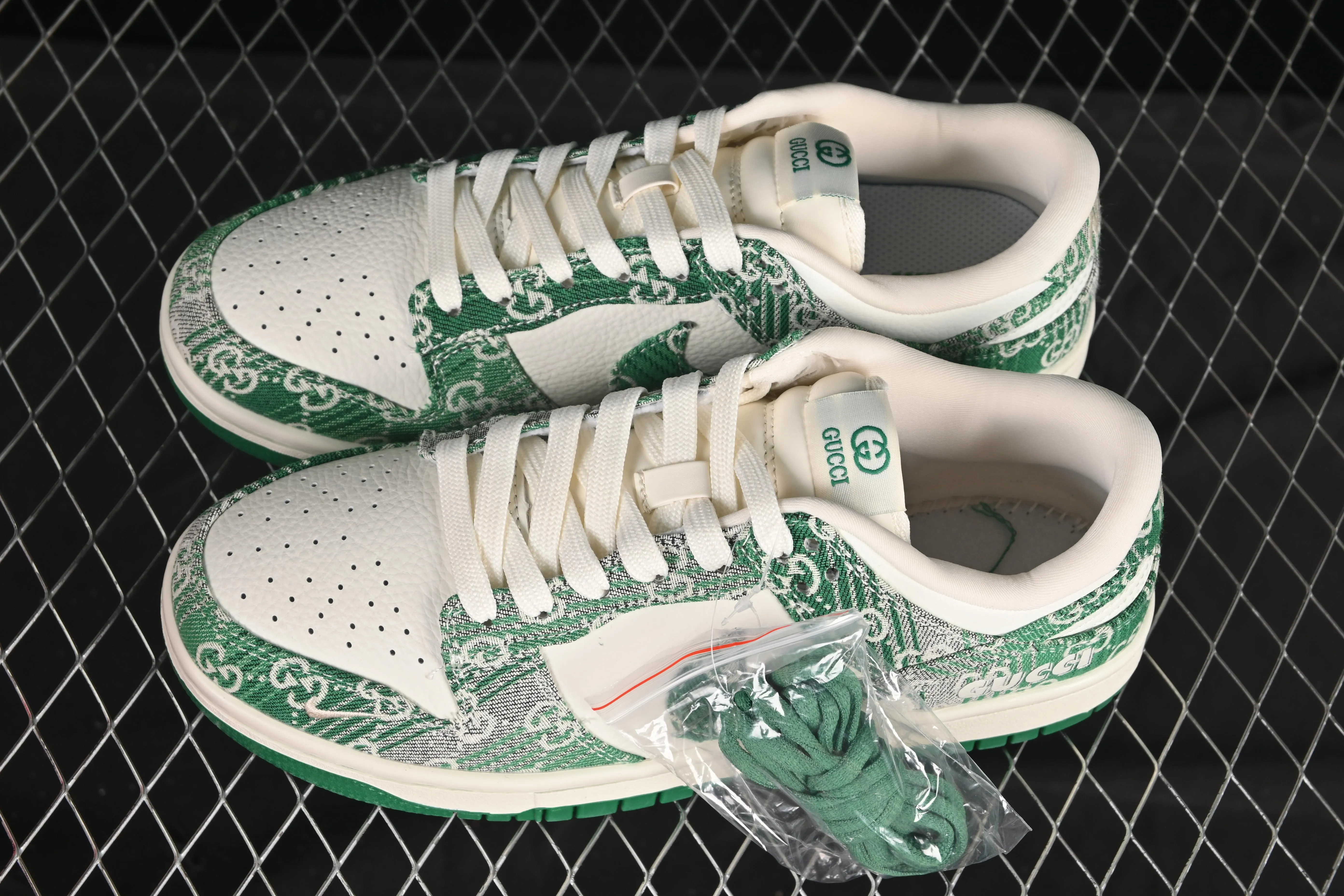 All Categories Nk SB Dunk Series Nk SB Dunk Low High-end Customized Low-top Shoes Nike SB Dunk Low Gucci Co-branded Gray Green Denim Anniversary High-end Customized Low-top Casual Shoes SC9207-420